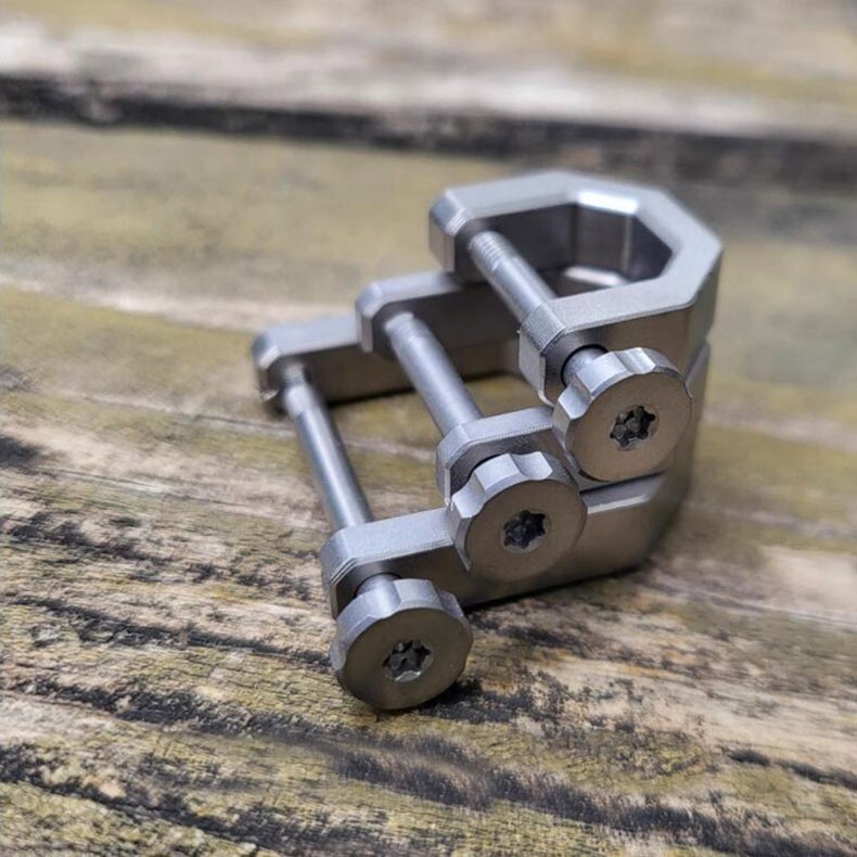 EDC Titanium Alloy D Shape Keychain Buckle Portable Backpack Connector Pendant