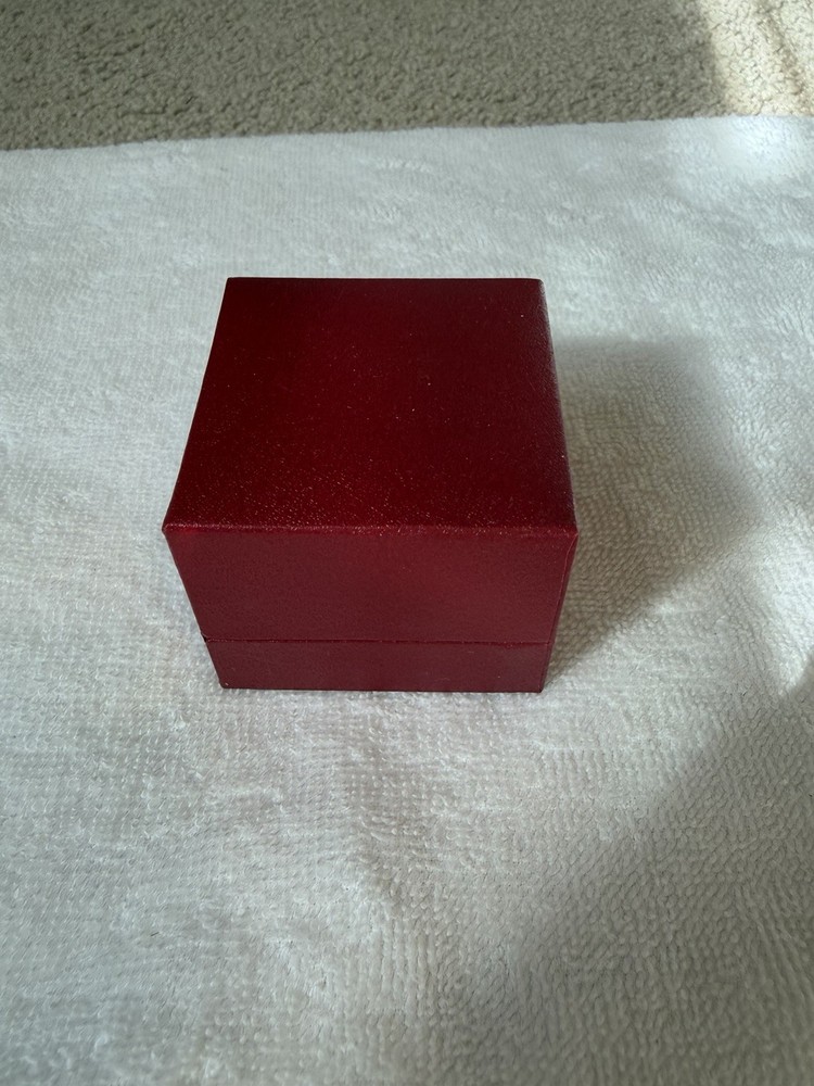 Red Ring Display Box with Black Interior for 1 Ring