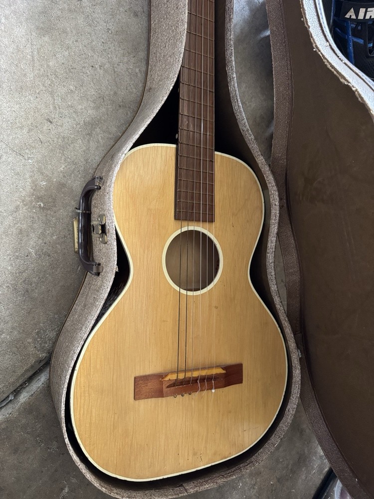 United Elitone Guitar