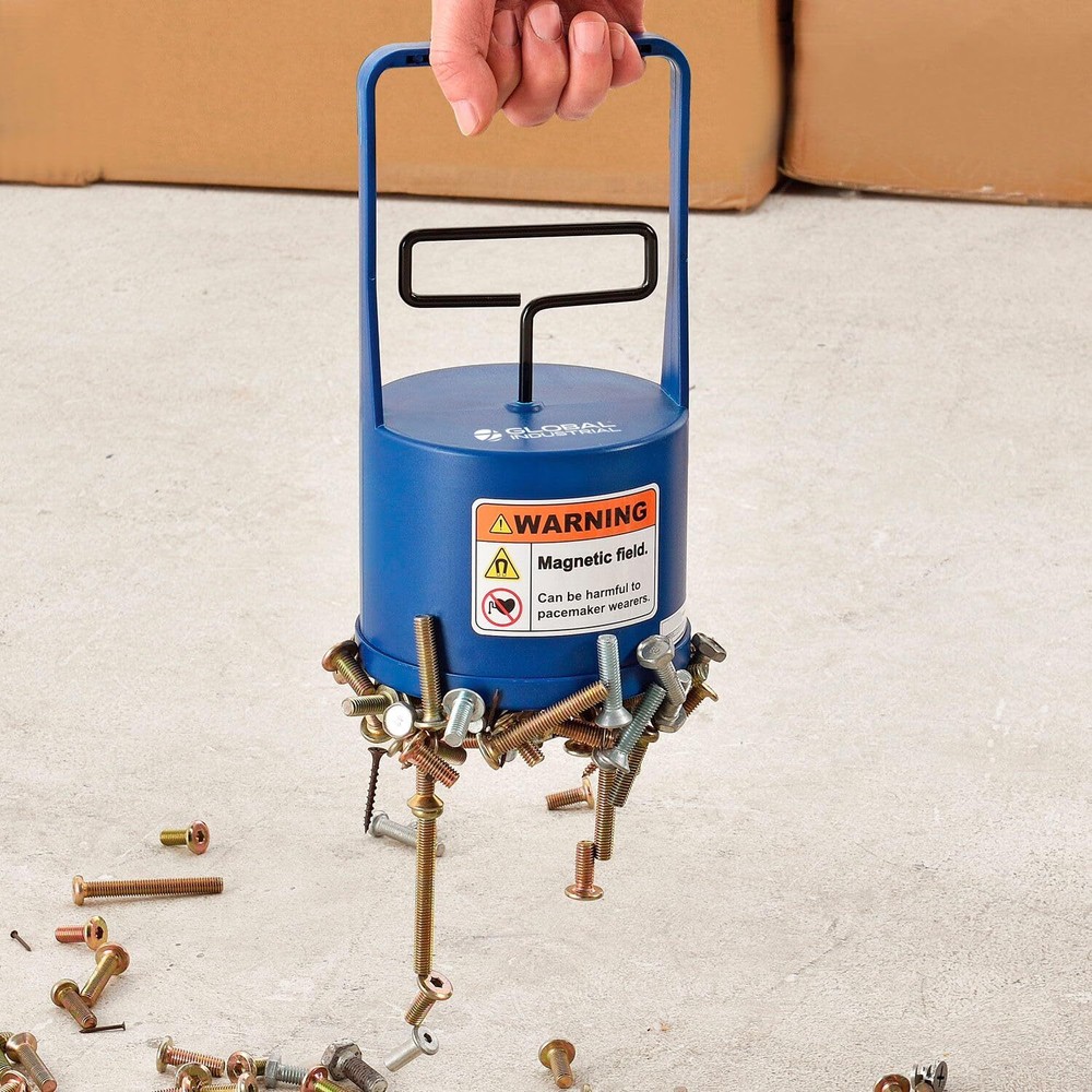 Global Industrial Magnetic Bulk Lifter 15 lb. Pull