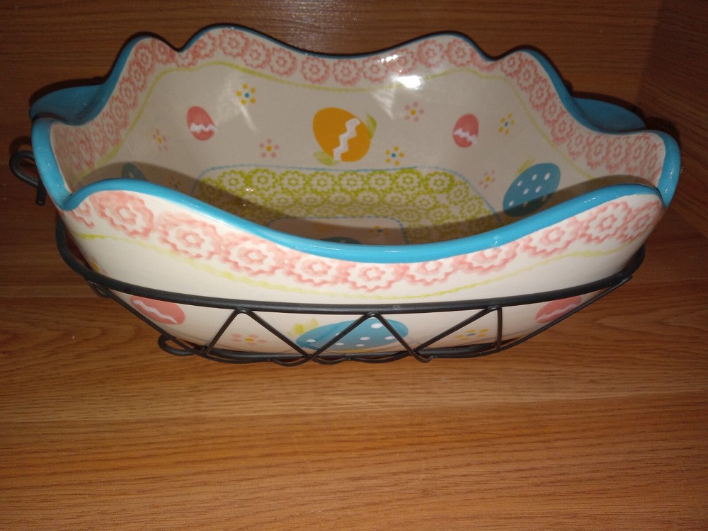 6 Piece Temptations Old World Easter Style bakeware And Carrying Baskets