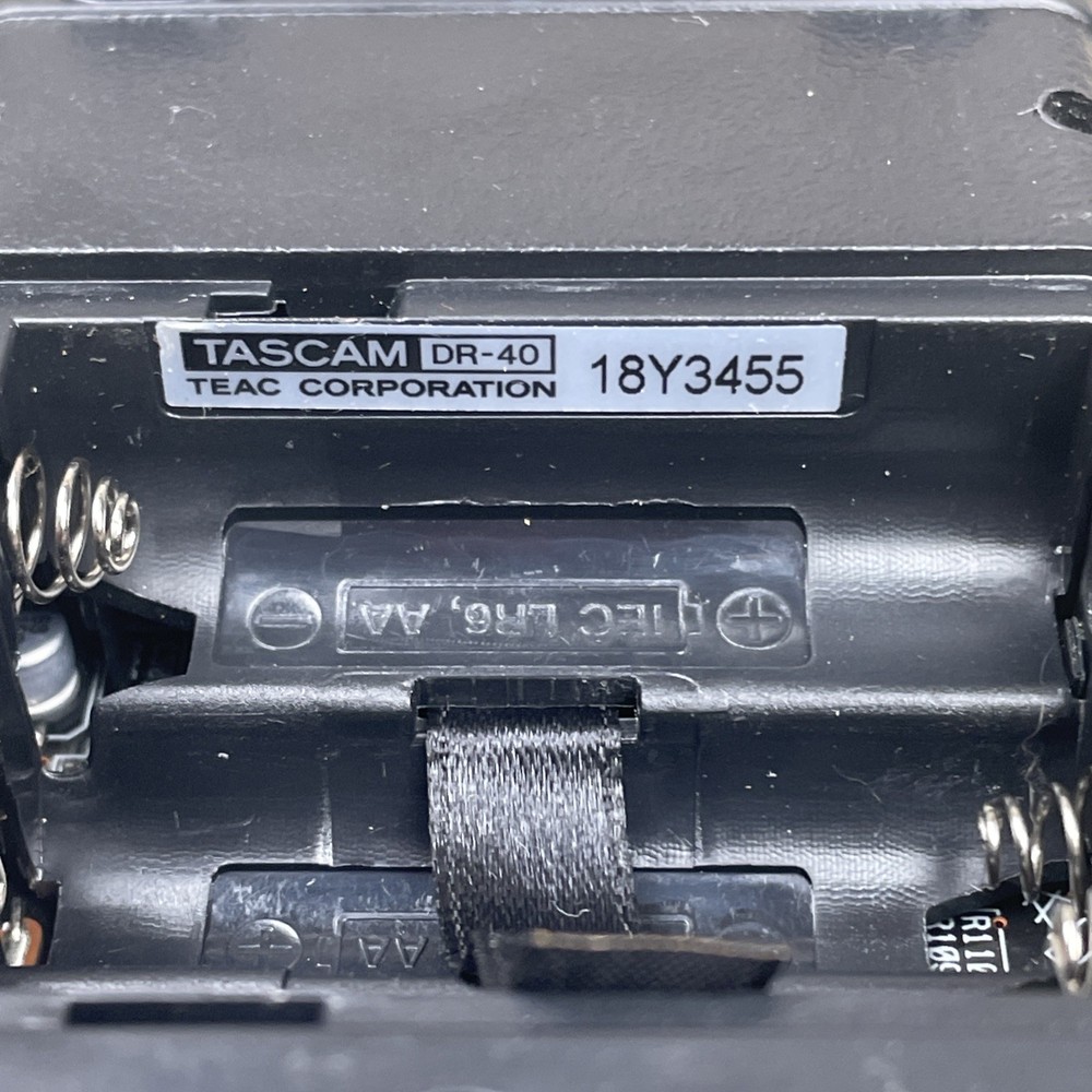 TASCAM DR-40 Linear PCM Digital Recorder