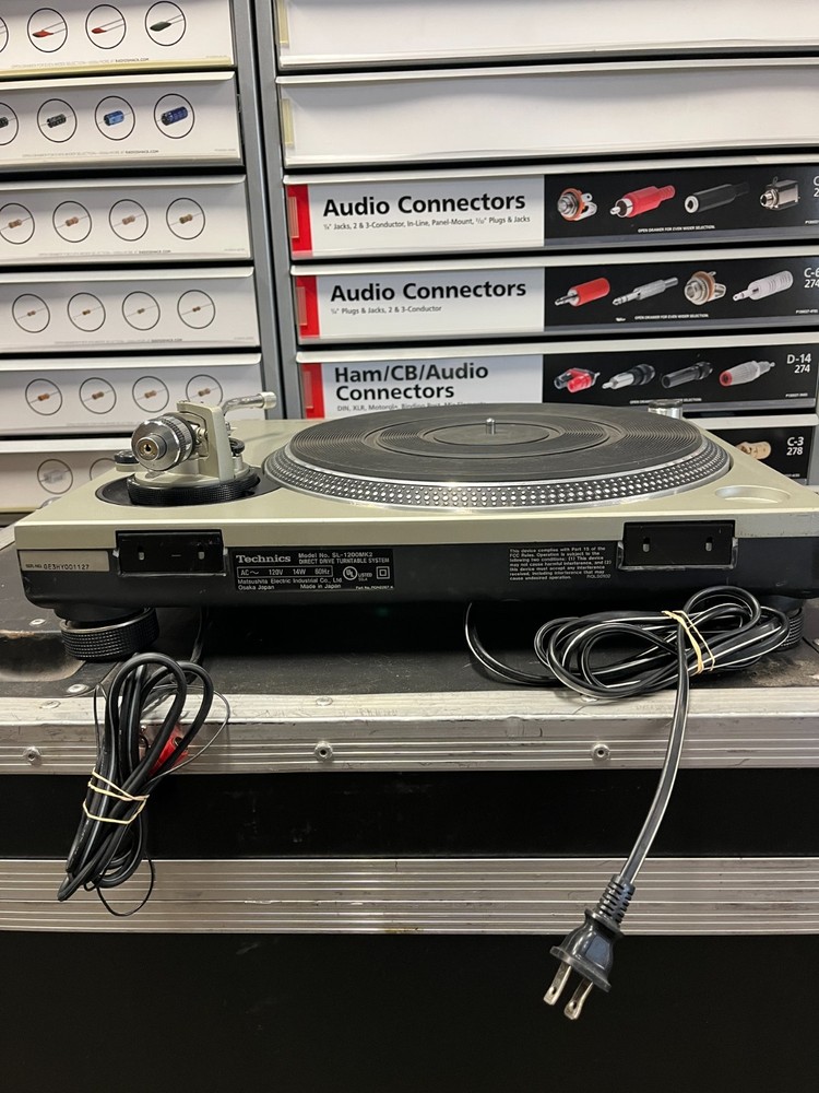 Technics SL 1200 Turntable