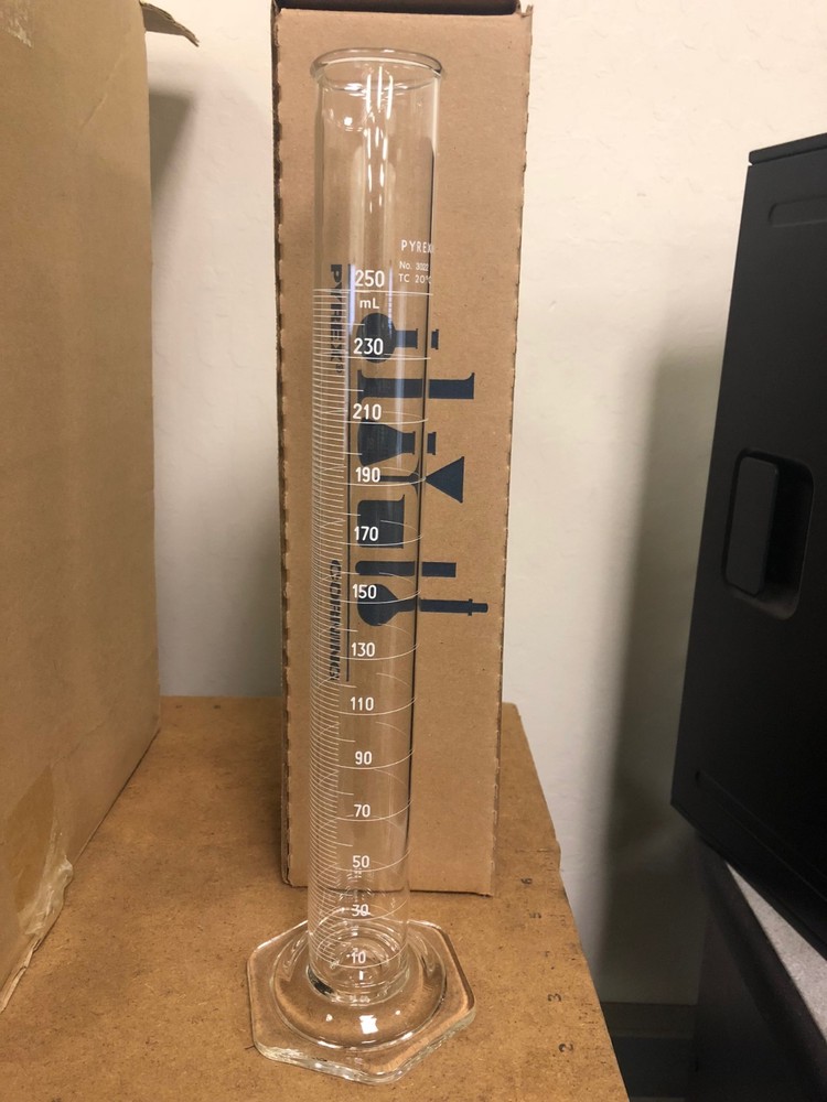 Corning Pyrex 3022-250 250 mL Single Scale Graduated Cylinder