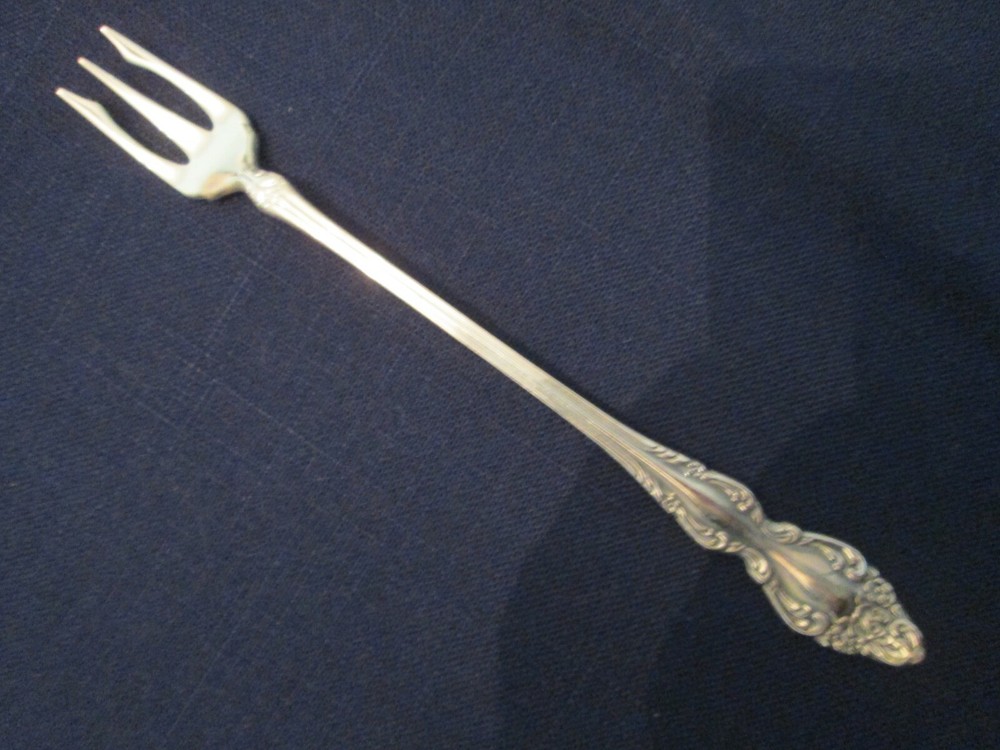 SEAFOOD FORK! Vintage 1881 ROGERS ONEIDA silverplate BAROQUE ROSE pattern EXC