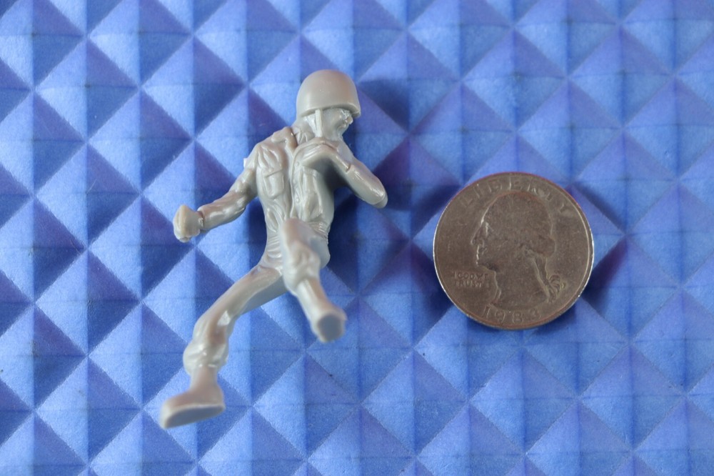 Military Model Kit Figure 1/32 Solider Sitting Position