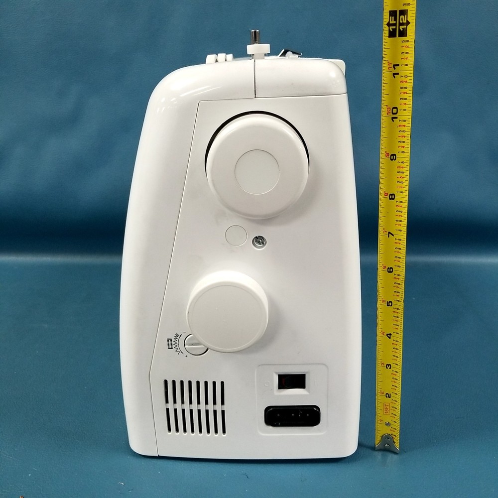 UNTESTED / No Pedal - Singer 2932 Sewing Machine 34 Stitch Patterns Beginners