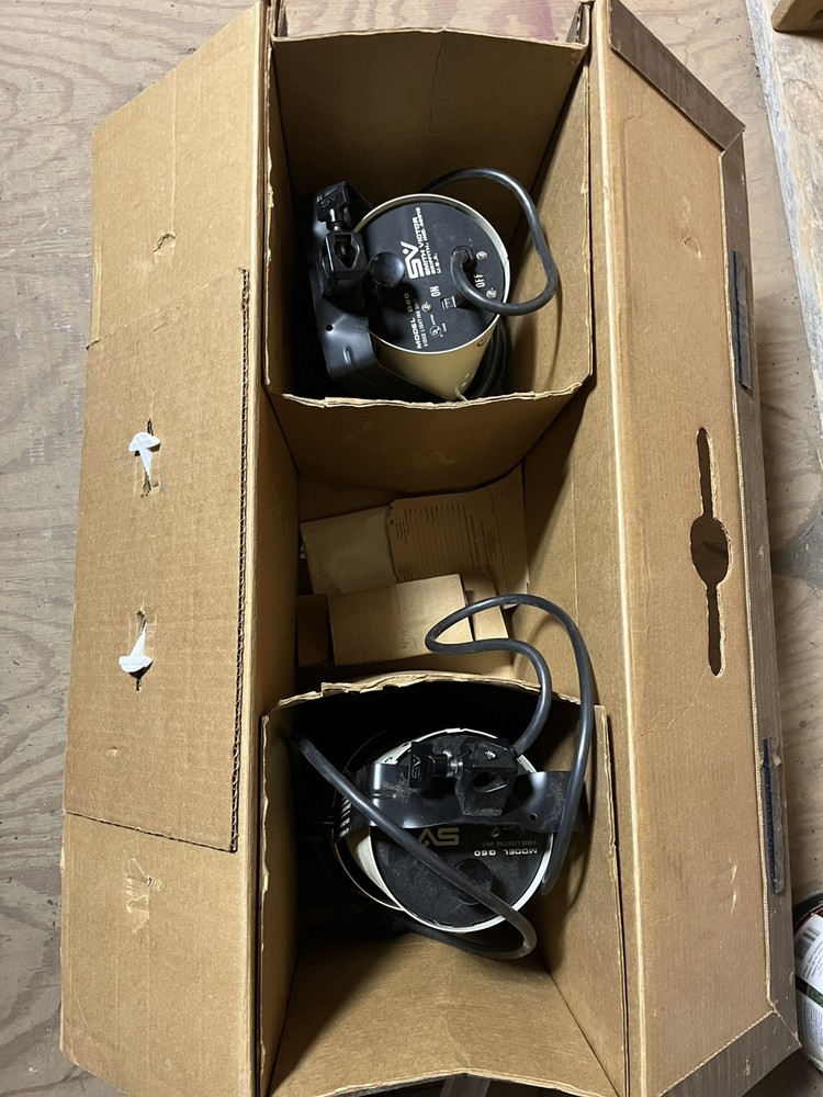 SMITH VICTOR, 2 Video Lighting Units, model Q60, .Adjustable.