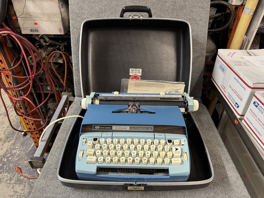 SCM Smith Corona Automatic 12 Portable Typewriter W/Case
