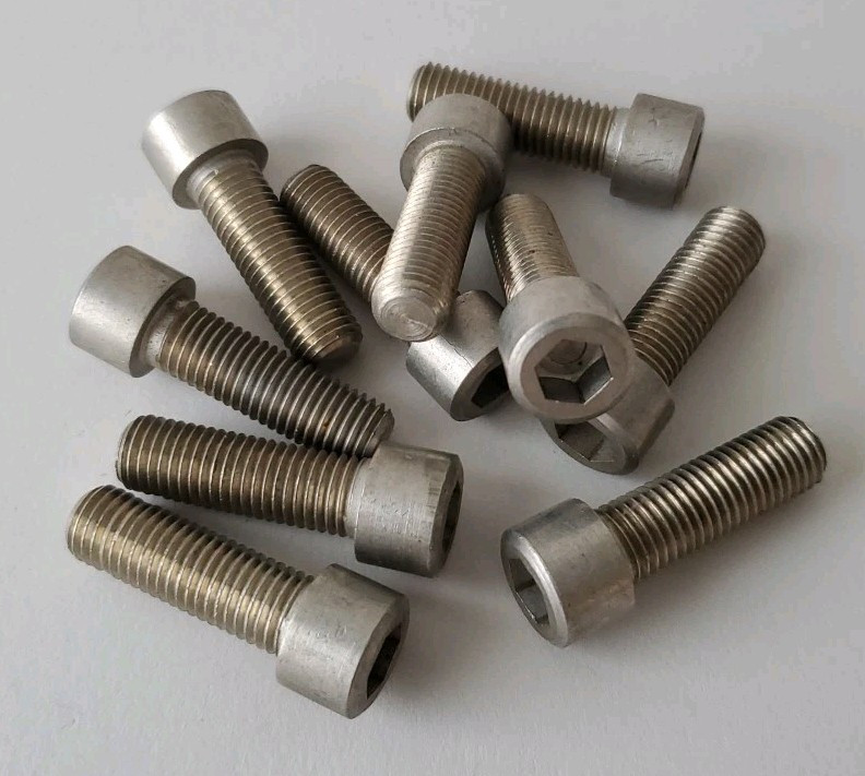 (10) 16996-32 HEXAGON SOCKET CAP SCREW