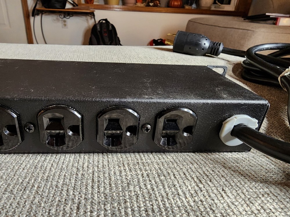 VERTIV GEIST BASIC 10-OUTLET L5-20P10 HORIZONTAL RACK-MOUNTABLE 29584 Power Dist