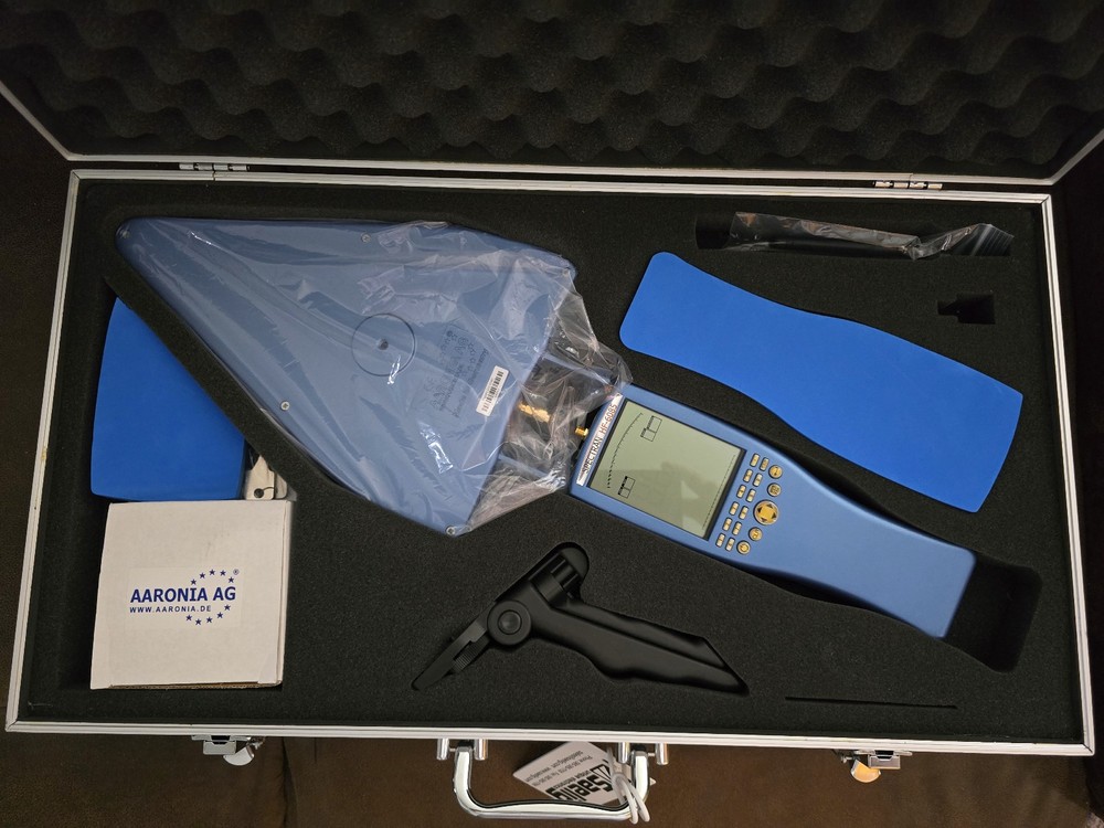 AARONIA AG Spectran HF-6085 Handheld Spectrum Analyzer + HyperLOG 6080 + Case