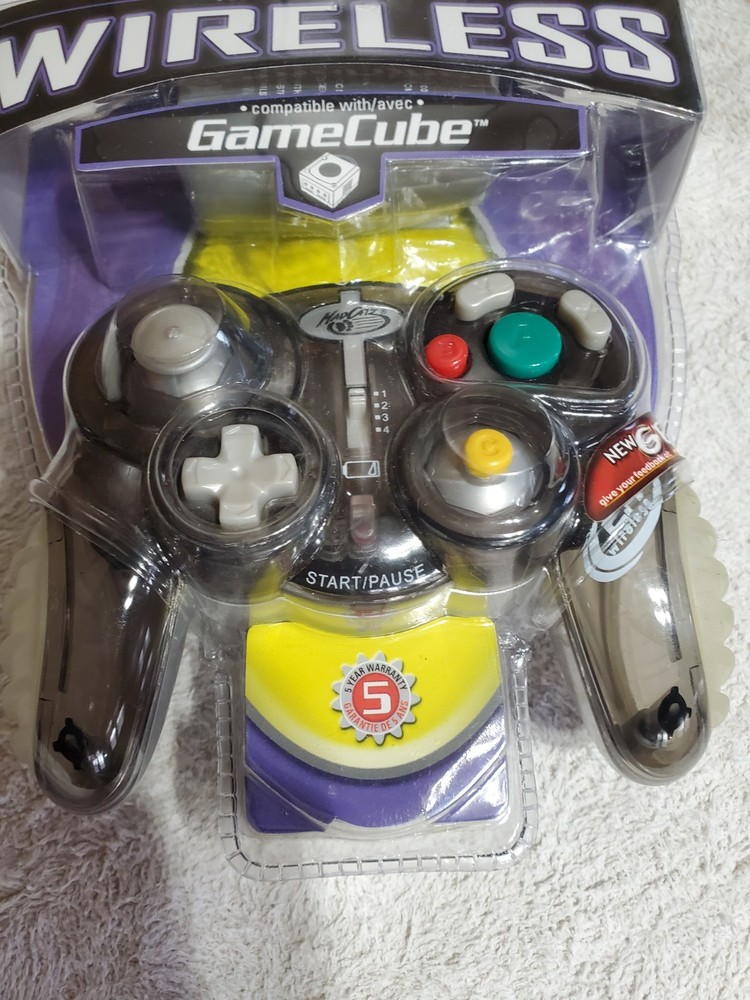 Mad Catz Nintendo GameCube 2.4GHz Wireless Mini Gamepad Controller - New