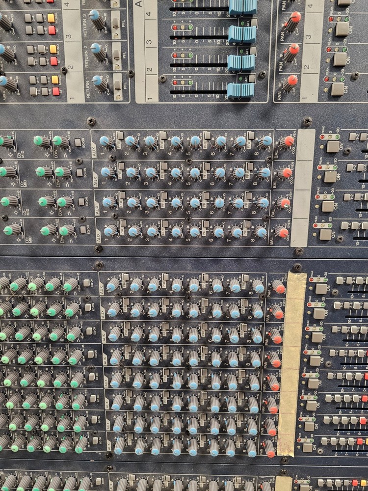Yamaha IM8-32 Sound Reinforcement Console