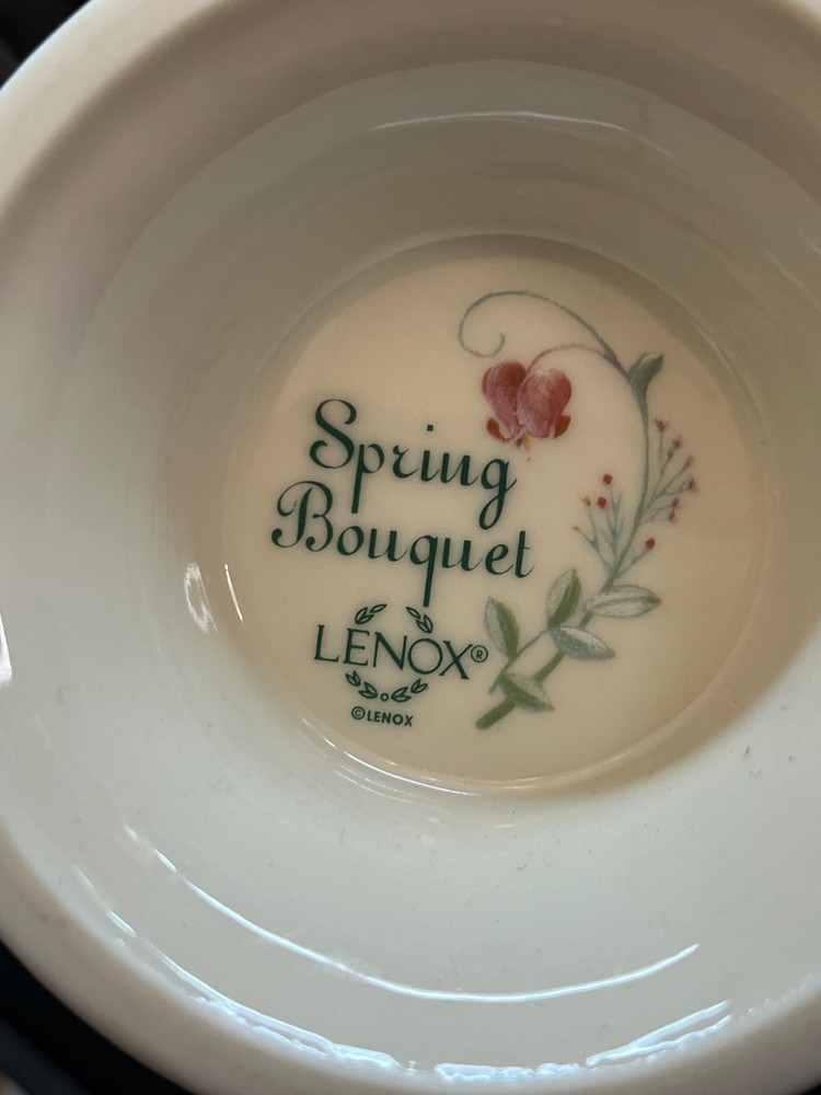 Lenox Spring Bouquet Pattern Embossed Flowers Ribbed 10" Pitcher 2003