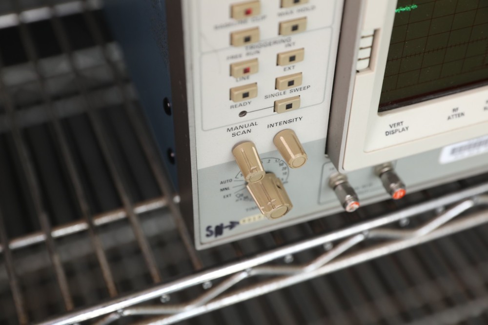 Tektronix 2754P Spectrum Analyzer As Is