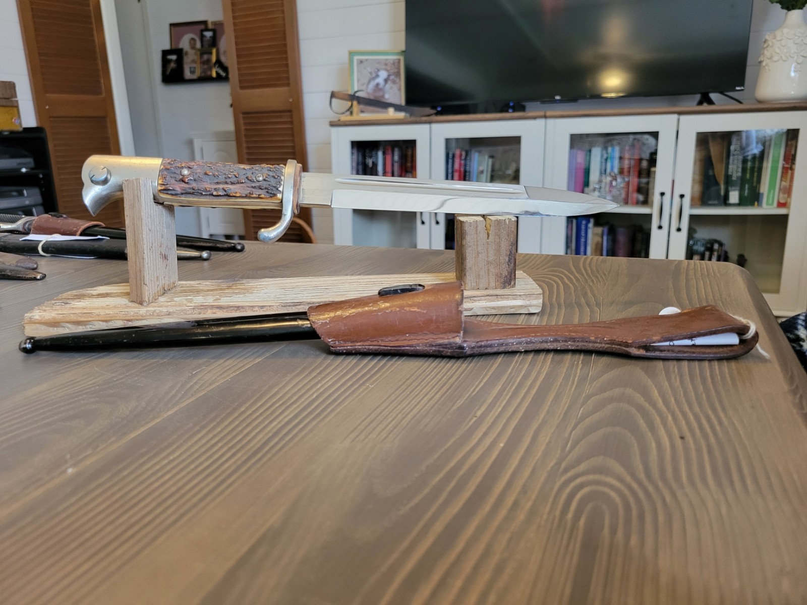 OUTSTANDING WWII German K98 Stag Handle Bayonet w/Brown Frog