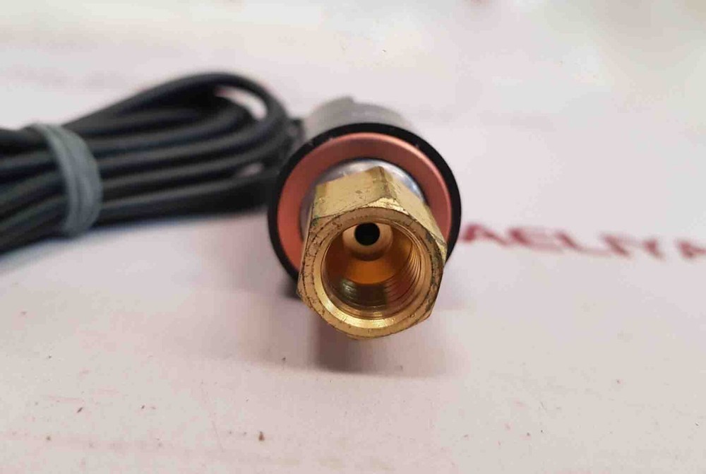 DAIKIN LCB-LA29 Small Low Pressure Control Sensor 0691374