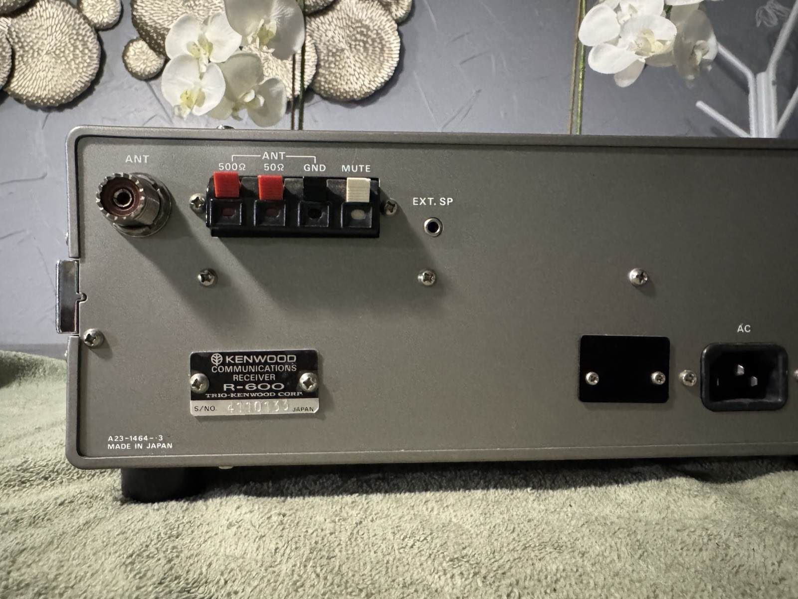 Kenwood R-600 Communications Receiver Ham Radio Short Wave CW R600