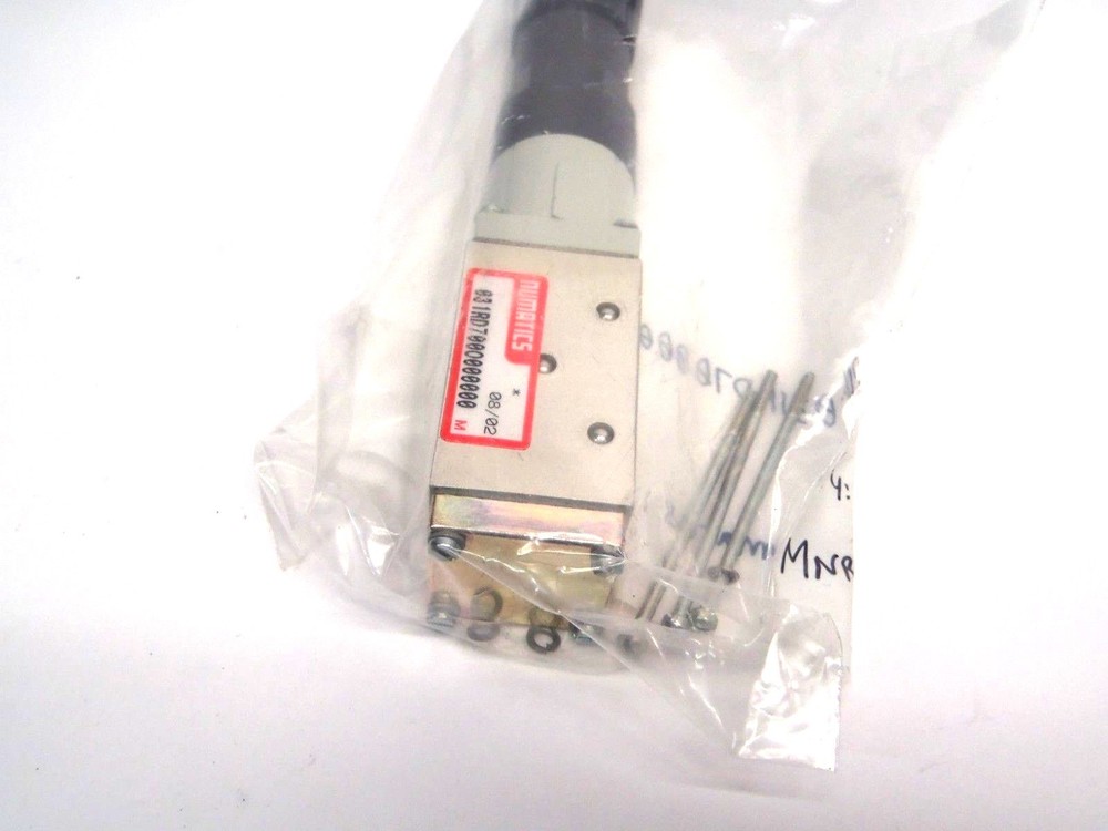 Numatics 031RD700O000000 Regulator Assembly, Missing One Regulator