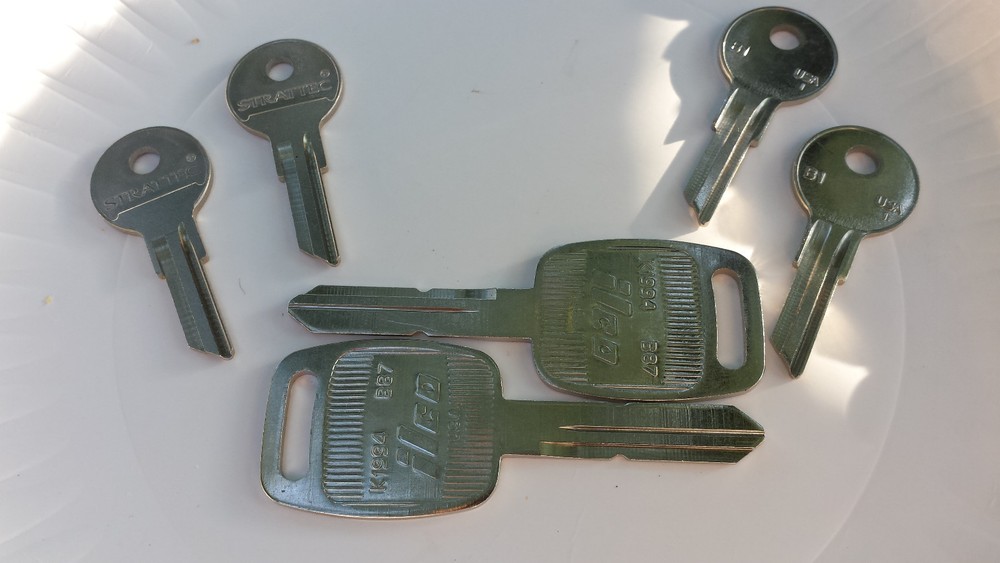 Peterbilt-Keys-Lost keys Replaced-Extra keys-Locksmith-USA-keys by code number