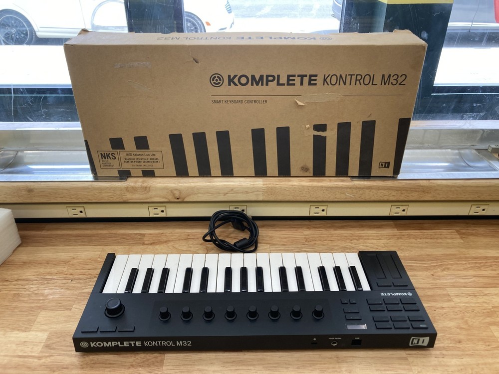 Native Instruments M32 Komplete Kontrol Keyboard Controller