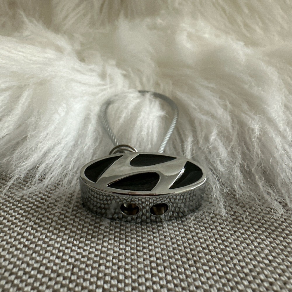 Hyundai** ( Logo ) ** Keychain ** METAL **