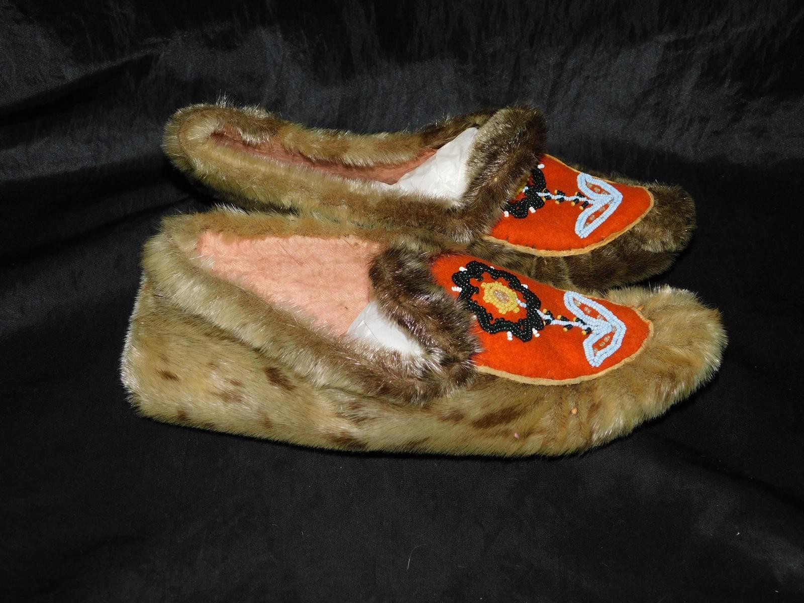 Vtg Inuit Made Fur Slippers Orange Felt Beaded Flower Womens Size 6 Moccasins