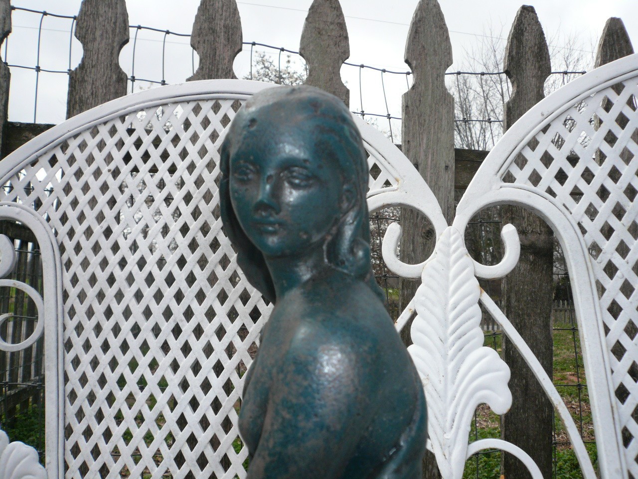 EXQUISITE MAIDEN ROCK SEASHELL VINTAGE CEMENT/CONCRETE GARDEN ORNAMENT 16" TALL