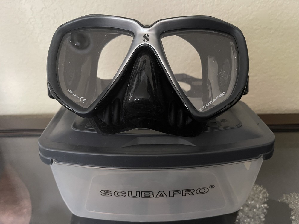 Scubapro Spectra Black / Silver Goggle Mask - Plastic Case