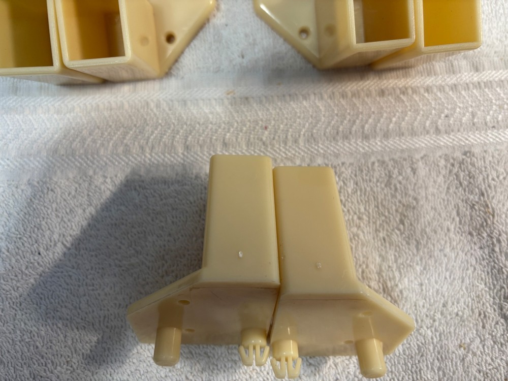 PLASTIC HOLDERS TOWEL????UNSURE JT13-L