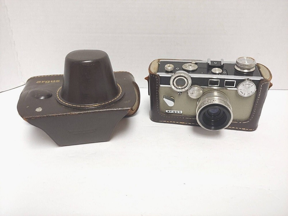 Vintage ARGUS Rangefinder Camera With Leather Protective Case - Untested/As-Is