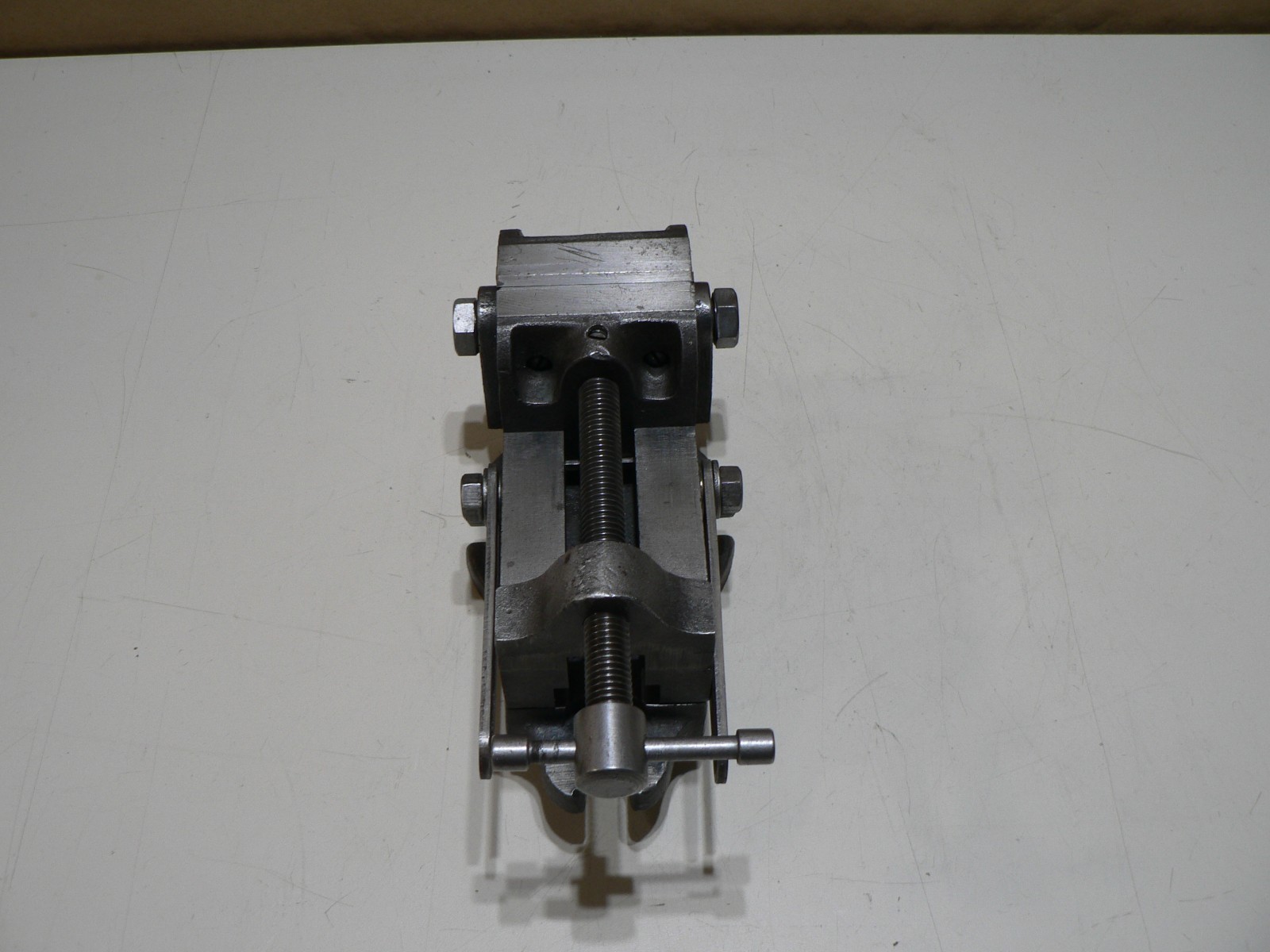 Palmgren No.000 Tilting Vise with Swivel Base 2-1/2" Jaws Opens 2-1/2"