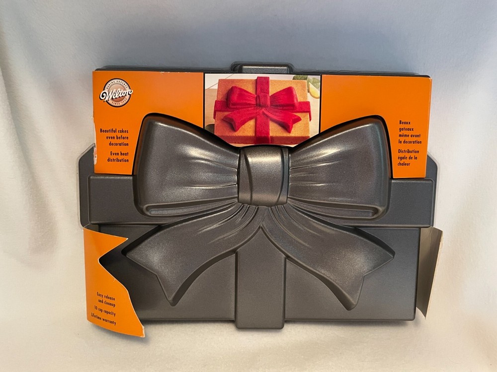 Wilton Dimensions Decorative Bakeware New