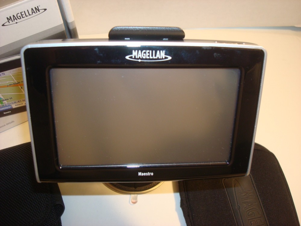 Magellan Maestro 4250 Black 4.3" Touchscreen Bluetooth GPS Navigator Bundle
