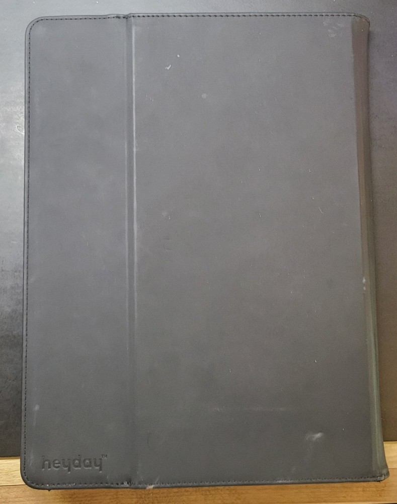 Apple iPad 6th Gen Black 32GB Storage - 15.6.1 - MR7F2LL/A) Bundle