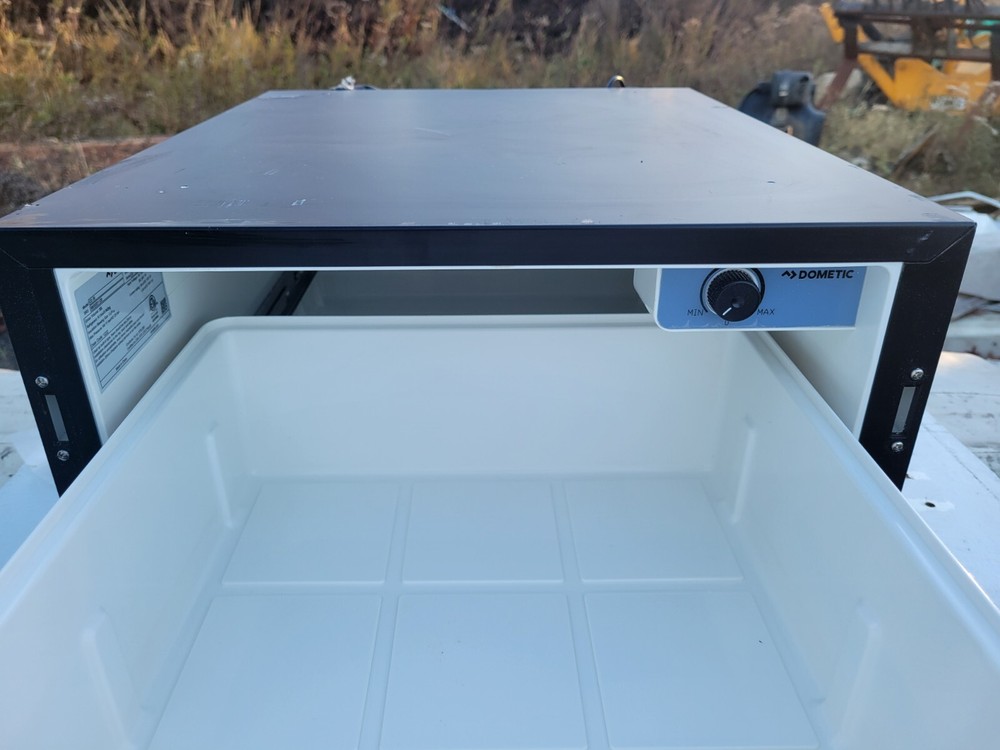DOMETIC CD30-DCTB1 COOLMATIC DRAWER FRIDGE W/ COMPRESSOR - WHITE.