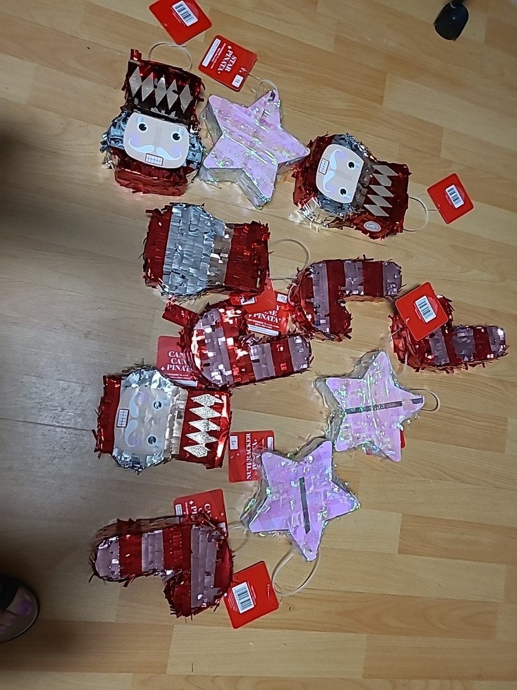 11 Pinatas (Bin QQ)