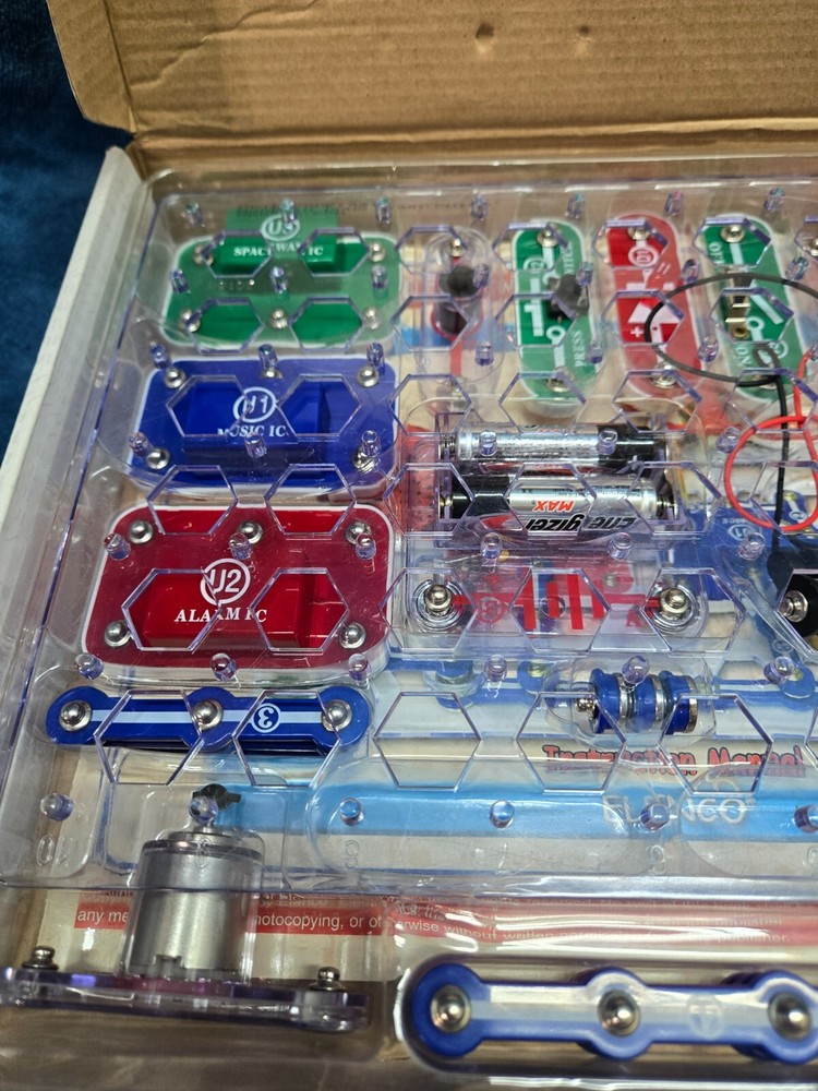 Electronics Discovery Kit STEM Snap Circuits Jr. SC-100