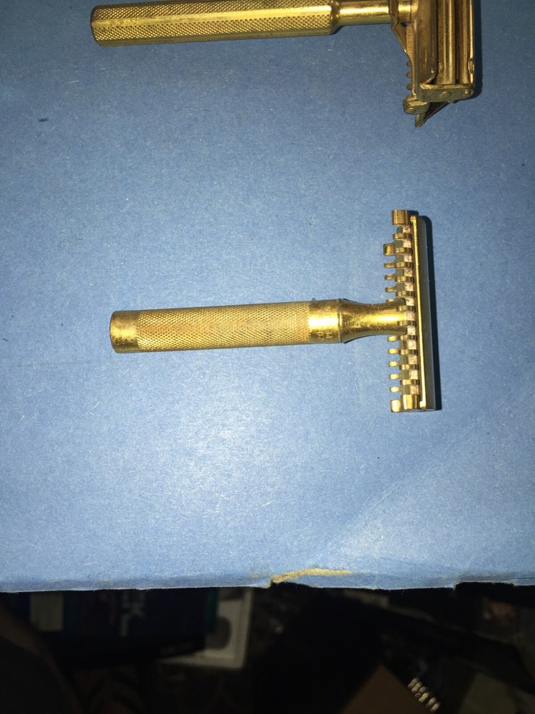 Vintage Valet Auto Strap Razor/VC4 Model/Open Comb + Broken Gillette Razor