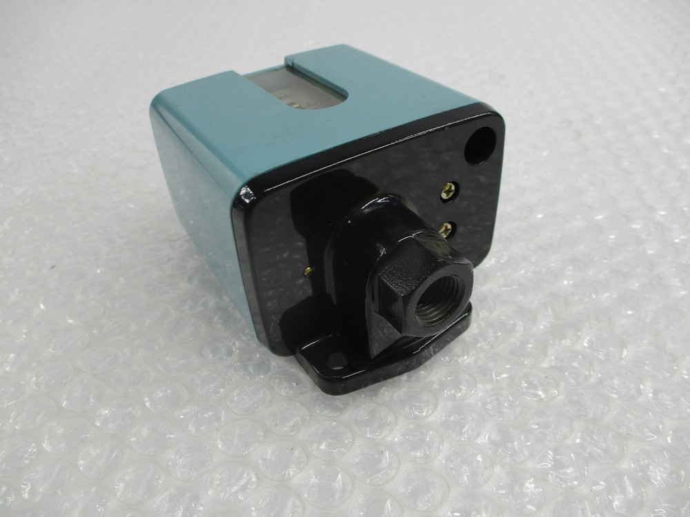 SMC IS300 PRESSURE SWITCH NSNP