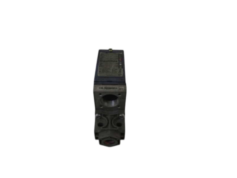 TELEMECANIQUE PRESSURE SWITCH XMLB010A2S11   UNMP