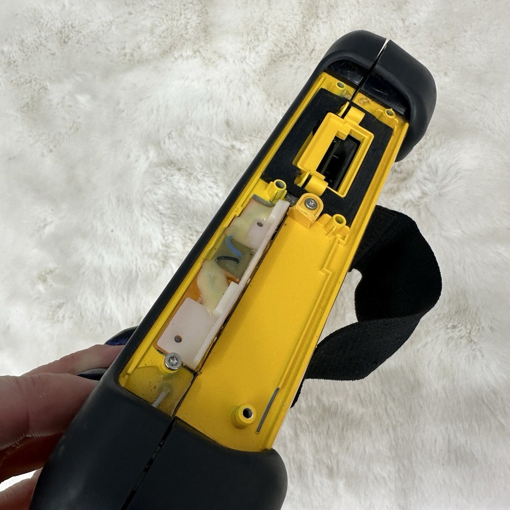 Trimble Yuma Tablet 7in Multi Touchscreen GPS Rugged Computer Parts ONLY READ