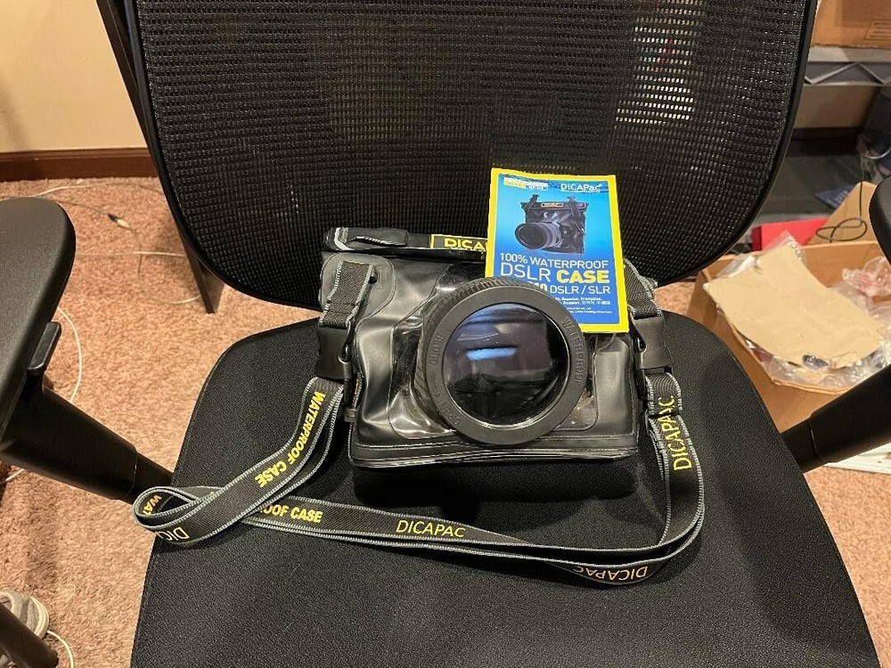 DiCAPac WP-S10 Pro DSLR Camera Series Waterproof Case