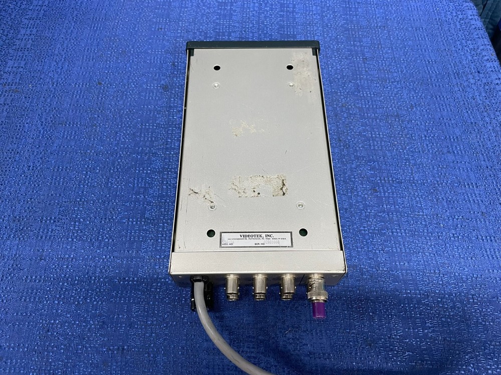 VideoTek - VDA-16 - Video Distribution Amplifier - Powers On