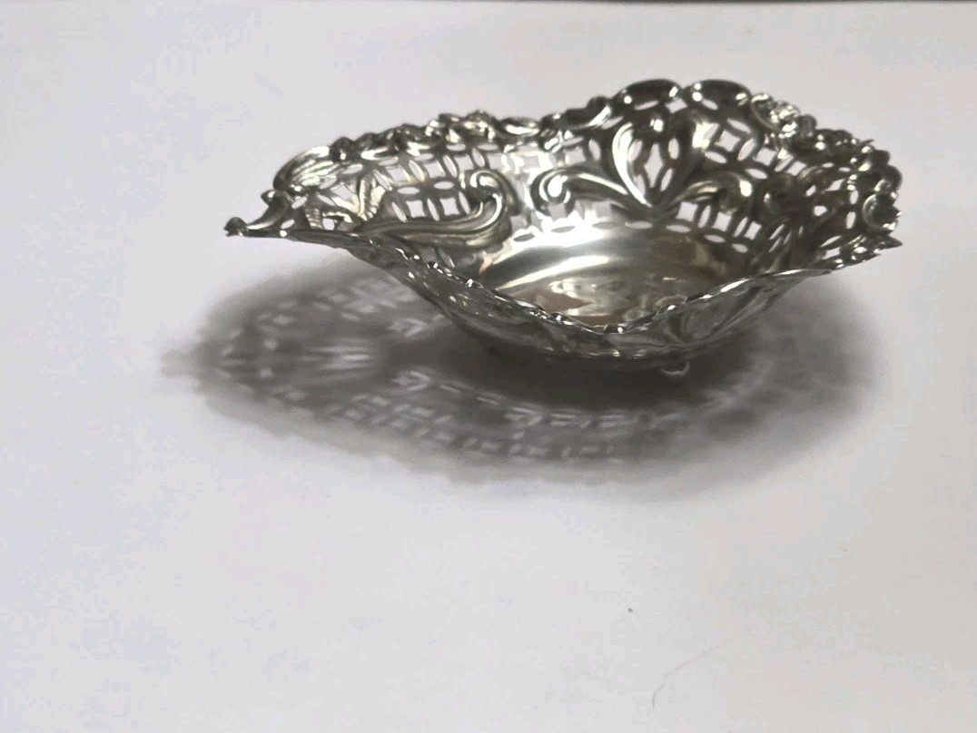 antique 1898 English sterling silver filigree heart footed bonbon dish bowl