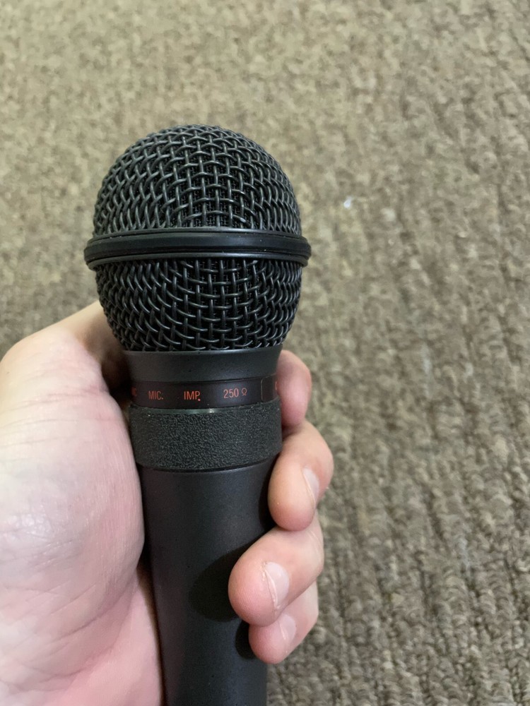 Redback Professional Handheld Unidirectional Dynamic Microphone C0388