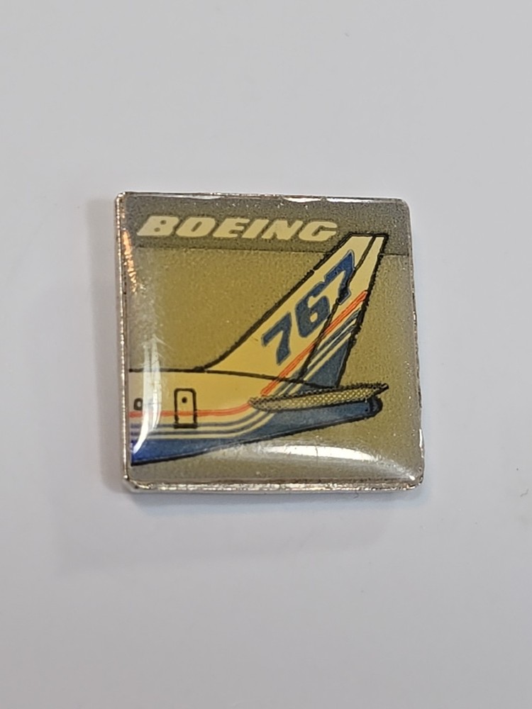 BOEING 767 Lapel Pin Airplane