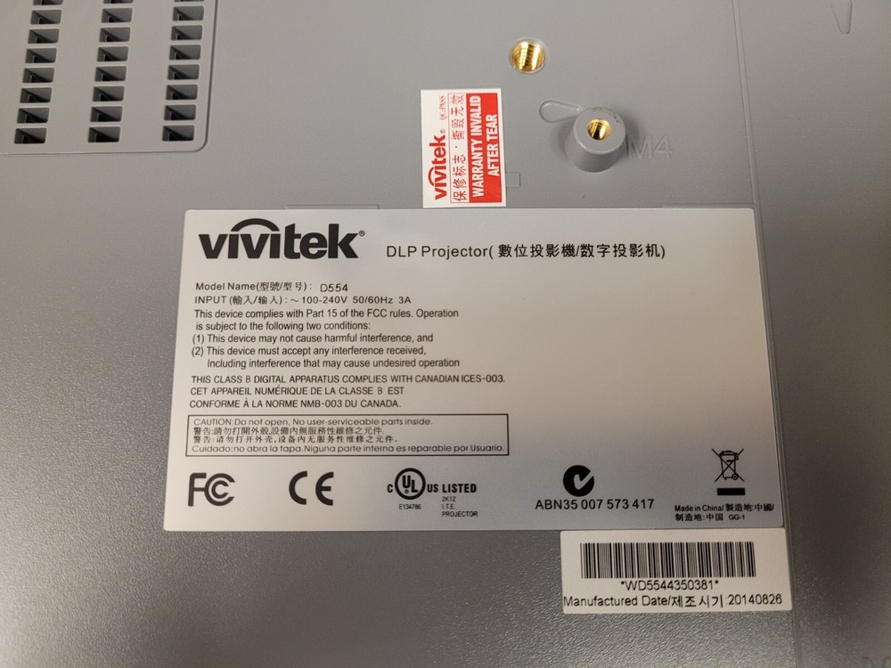 Vivitek D554 DLP Projector 3D Ready HDMI includes Cords, Remote, Case, Software