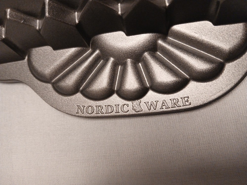 Nordich Ware 9"×14" Wildflower Cake Pan